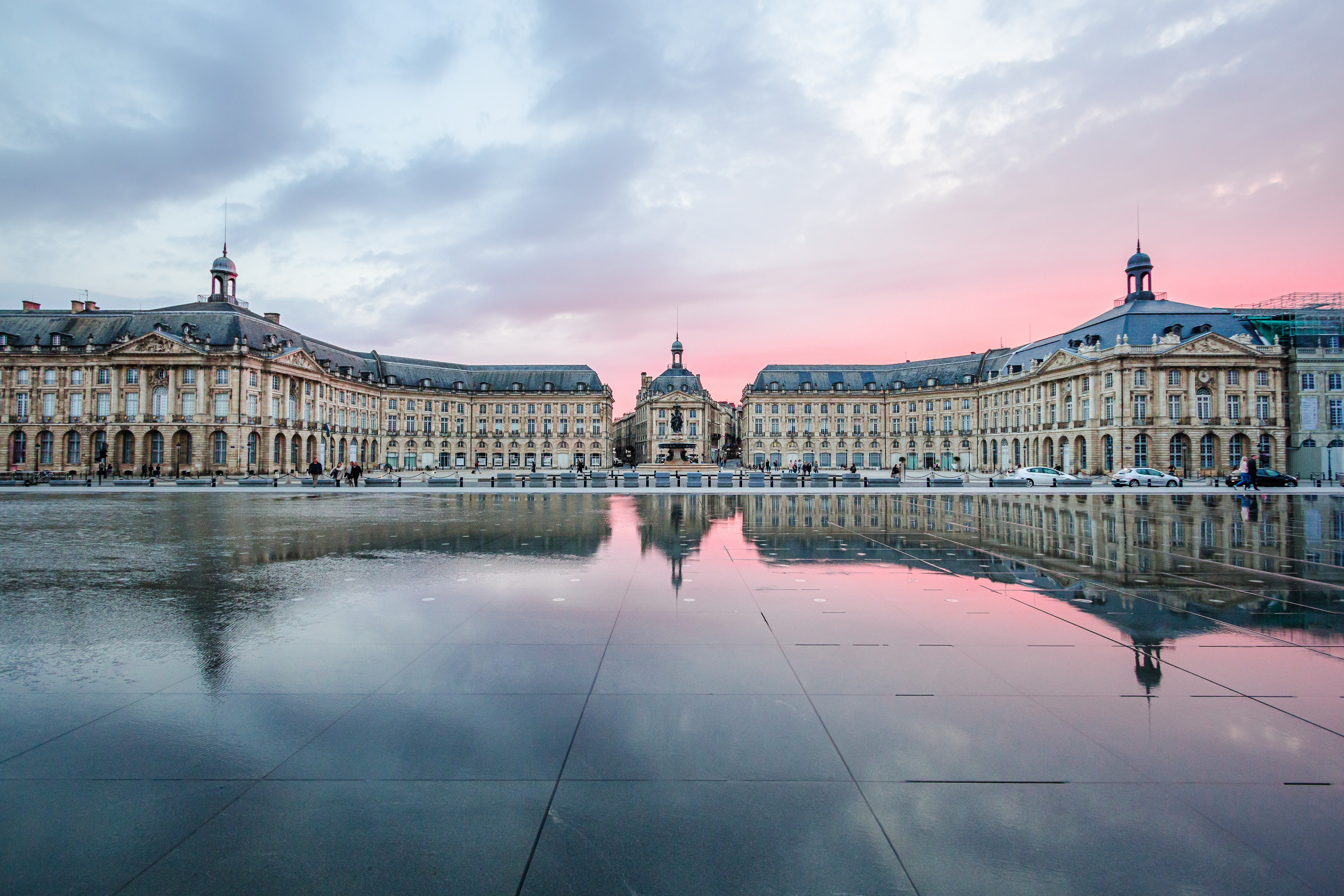 TGV haute vitesse en gare de Bordeaux Saint-Jean